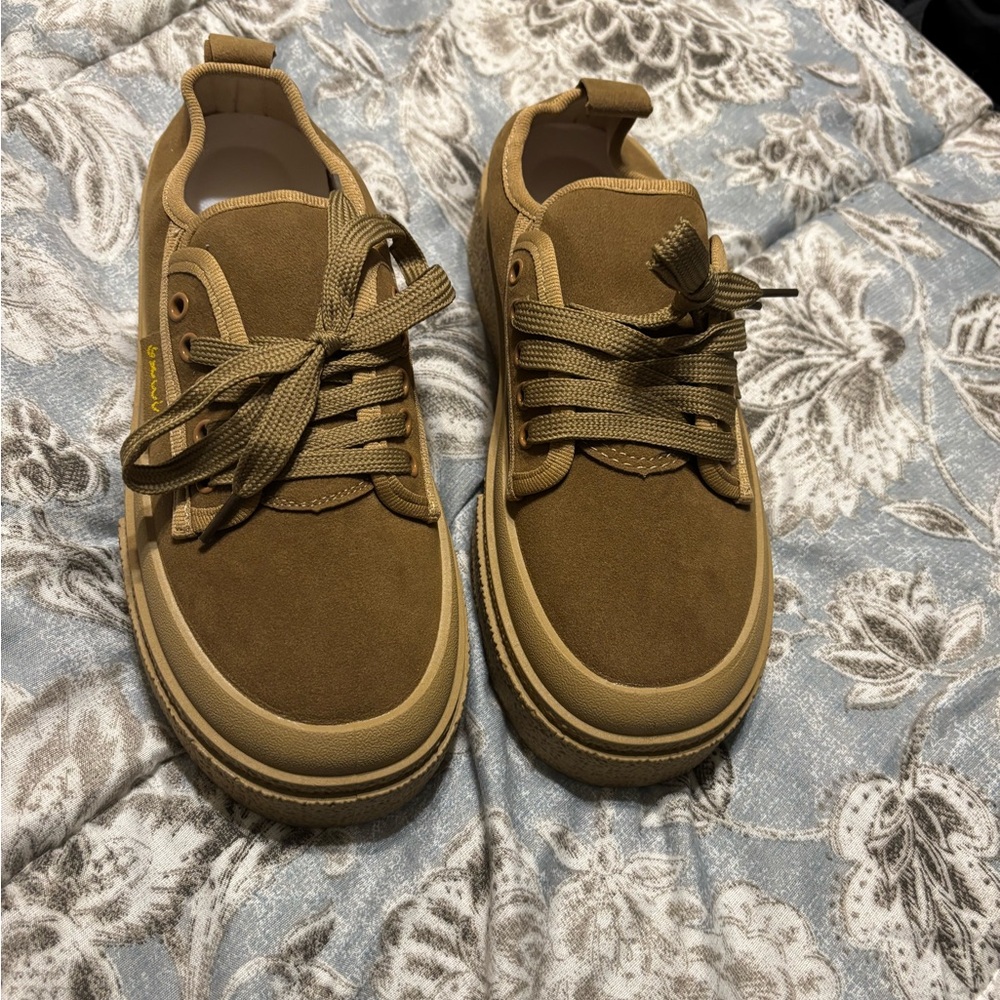 NWOT Tan platform Sneakers